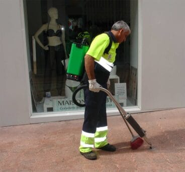 Nueva máquina para la limpieza de chicles en el suelo