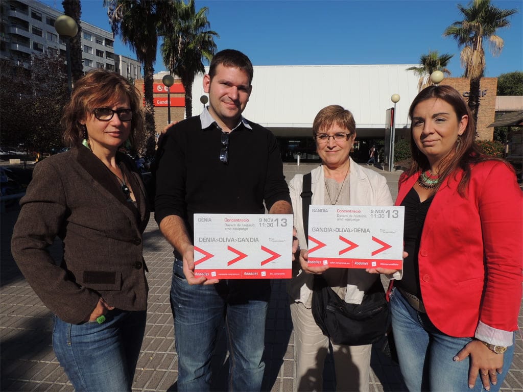 Compromís anima a los ciudadanos a "coger el tren a Gandía" el próximo 9 de noviembre 1 Representantes comarcales de Compromís reivindican el tren Gandía-Dénia
