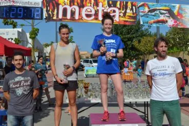 Molly Woods y Aine Sentous en el podium.