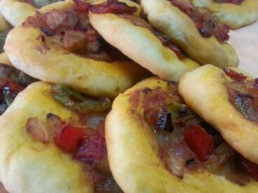 Tapas de toda clase, como cocas tradicionales, en las Barras Libres de Tapas de El Jamonal de Ramonet