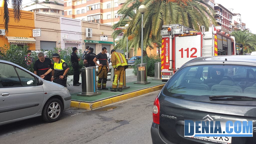 Unos gamberros incendian una caja de cartón en el Paseo del Saladar