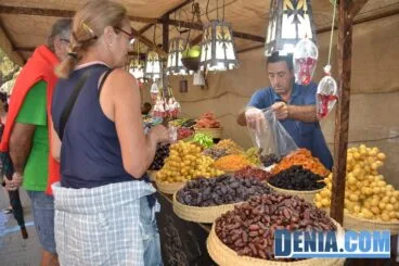 Venta de dátiles en Ecodenia