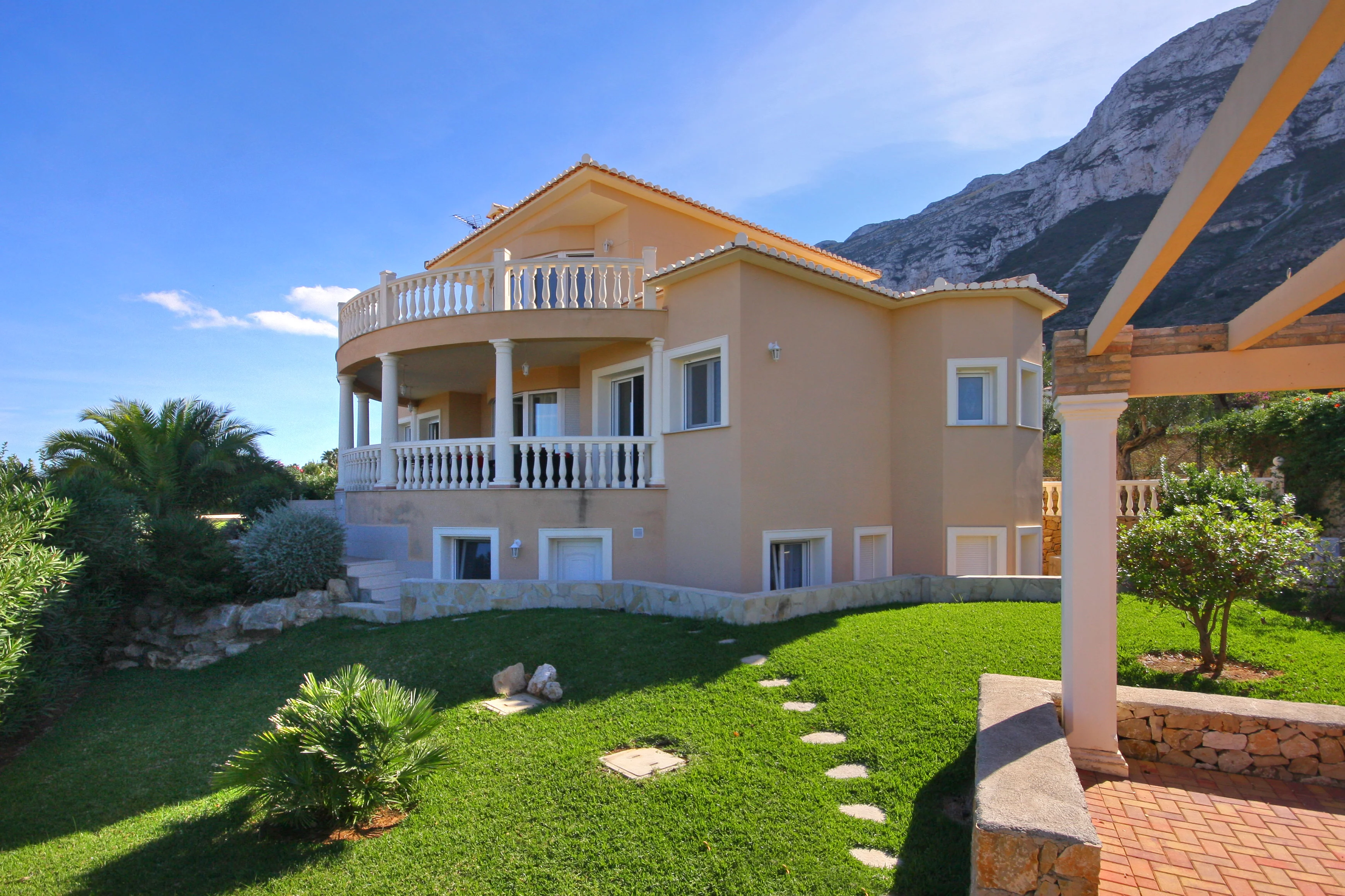 Villas en venta en Costa Blanca  Property Consulting