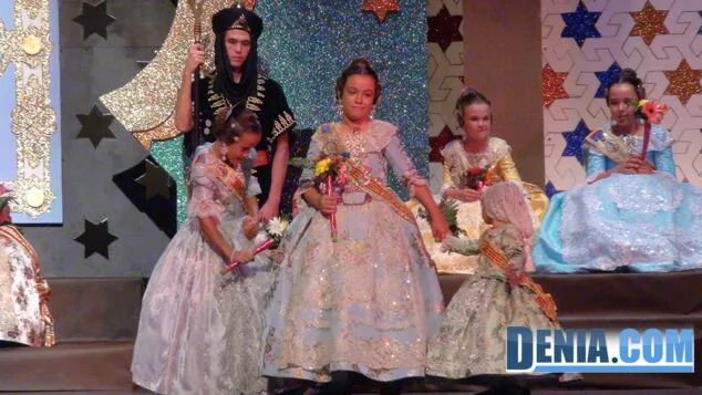 La ciudad de Daniya se rinde ante Paula Pedro Montserrat, Fallera Mayor Infantil de Port Rotes 15 Xiquetes Falleres Port Rotes 2013 2014