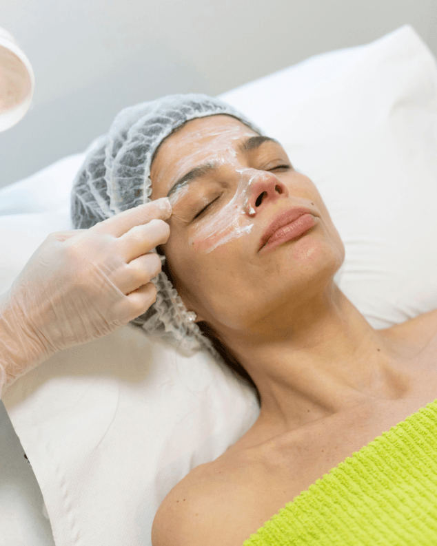 Clínica Estética Castelblanque 7 tratamiento de rejuvenecimiento para la piel de las manos y el escote
