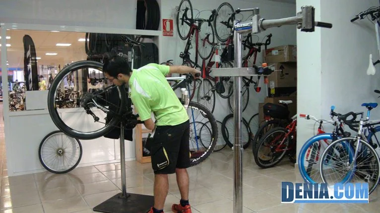 Cicles Desnivell, zona Taller reparación de bicicletas