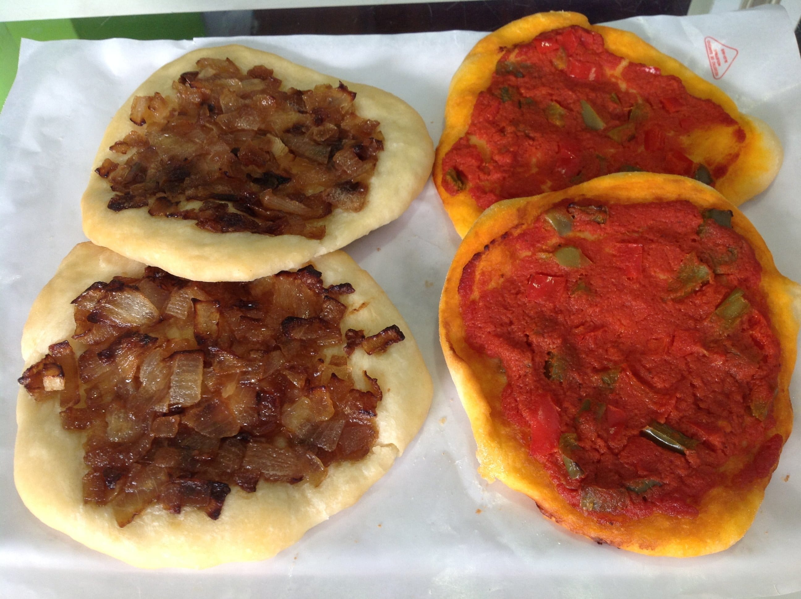 Cocas Caseras tradicionales en La Tendeta 24 h.