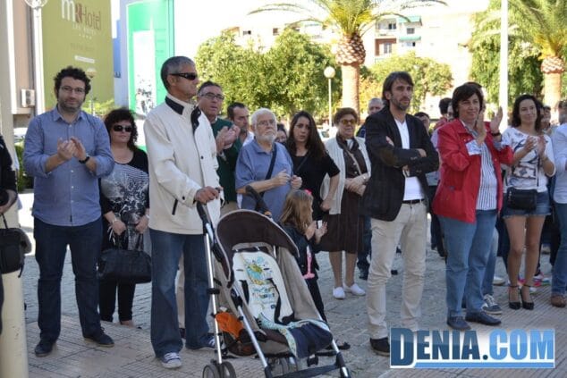 Concentración por el tren en Dénia 01