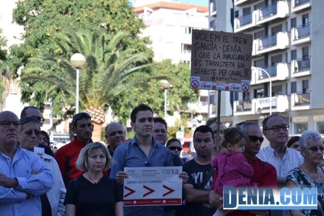 Concentración por el tren en Dénia 02