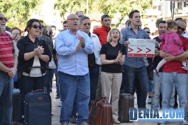 Concentración por el tren en Dénia 06