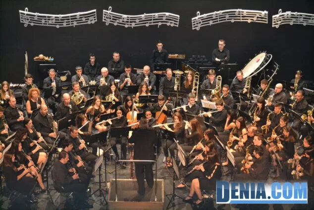 El incendio de Berna protagoniza el concierto de Santa Cecilia de la Banda de Dénia 17 Concierto de Santa Cecilia de la Agrupación Artística Musical de Dénia 17