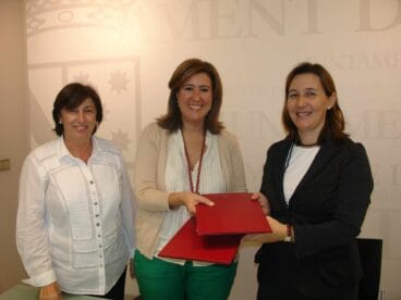 Firma del convenio del ayuntamiento con AETHMA