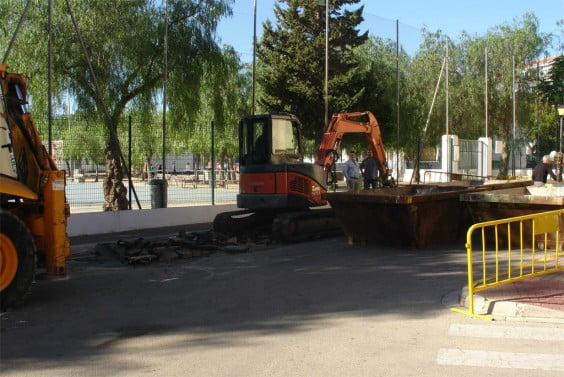Instalación de contenedores soterrados en La Xara