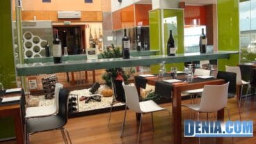 Interior del Asador La Parrilla, un espacio para disfrutar de la carne a la brasa