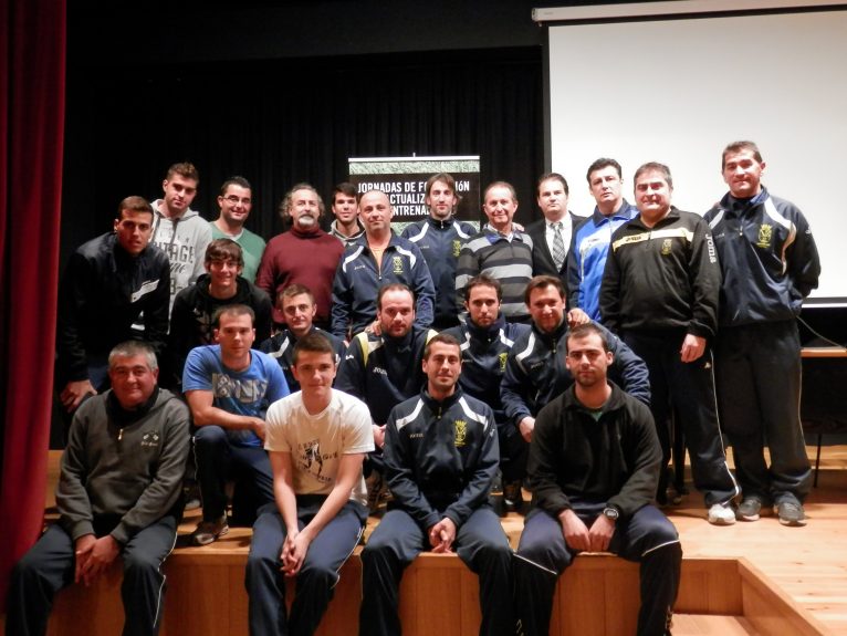 Entrenadores de la Escuela Municipal de Fútbol ampliaron conocimientos