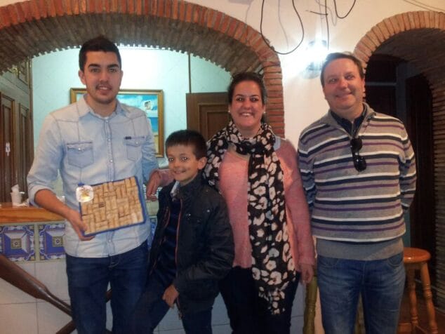 Los cargos de Baix la Mar entregan a Ivan Llorens un reconocimiento