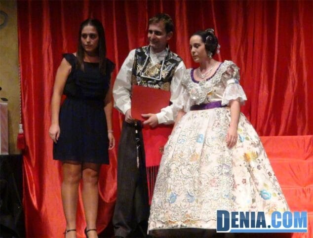 El fantasma de la Ópera guía la presentación de Cristina Vallalta, Fallera Mayor de Camp Roig 5 Presentación Camp Roig 2014 03 Pedro Gavilà con su mujer y su prima