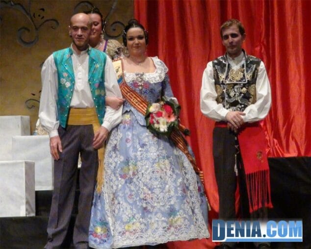 El fantasma de la Ópera guía la presentación de Cristina Vallalta, Fallera Mayor de Camp Roig 9 Presentación Camp Roig 2014 07 Corte de honor