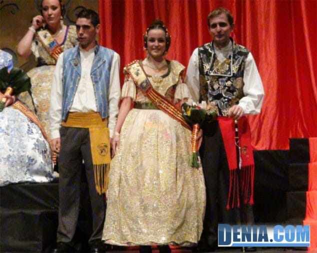El fantasma de la Ópera guía la presentación de Cristina Vallalta, Fallera Mayor de Camp Roig 15 Presentación Camp Roig 2014 13 Corte de honor
