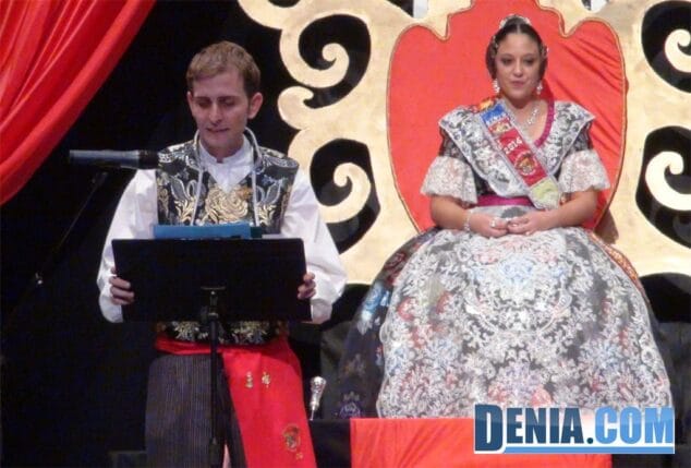 El fantasma de la Ópera guía la presentación de Cristina Vallalta, Fallera Mayor de Camp Roig 31 Presentación Camp Roig 2014 29 Palabras de Pedro Gavilà