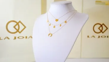 Colgantes bañados en oro en La Joia