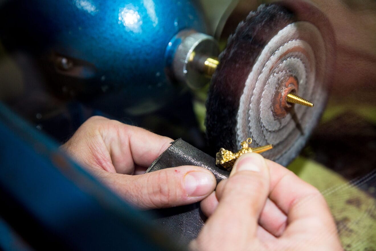 Limpia y repara tus joyas en La Joia