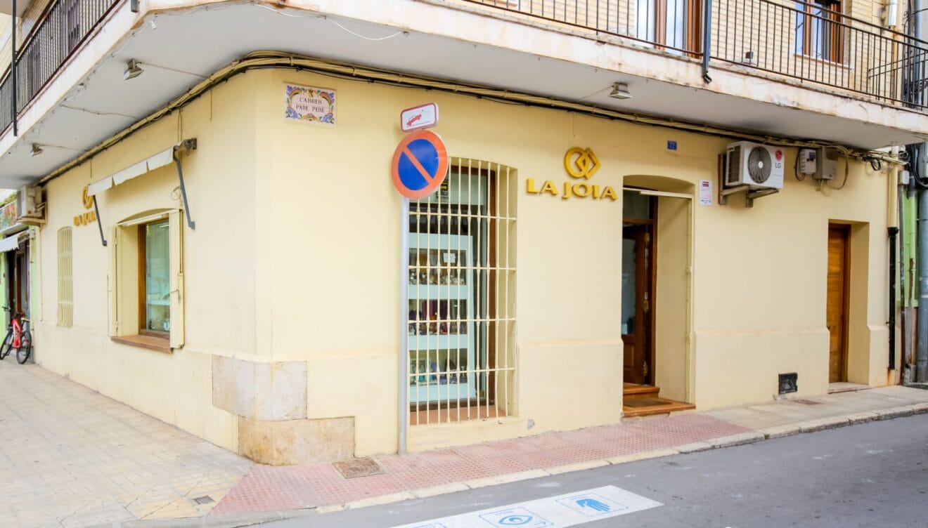Visita La Joia en Calle Pare Pere número 72
