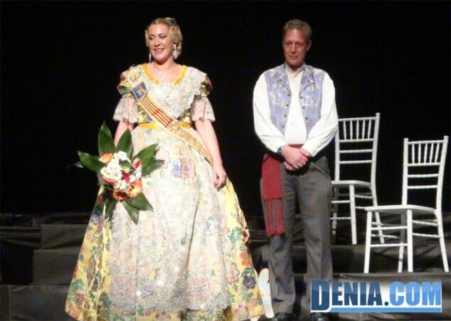 La primavera se adelanta para proclamar a Aroa Forment como Fallera Mayor de Les Roques 12 08 Presentación Les Roques 2014 Corte de honor