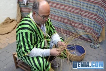 Inauguración del Mercado Medieval de Dénia – Artesano del mimbre