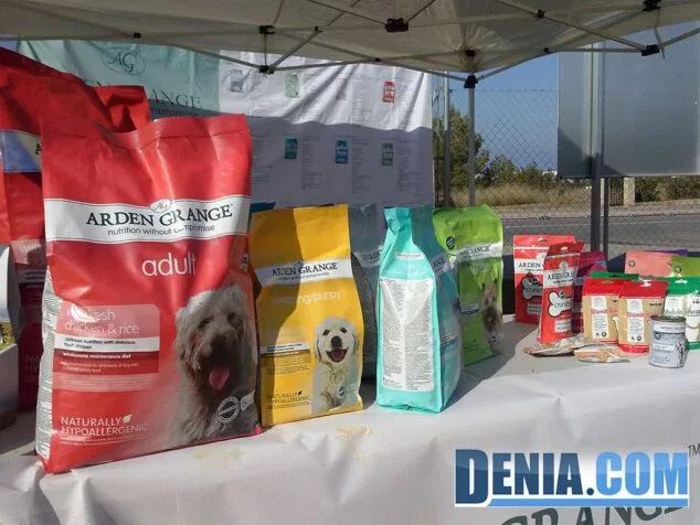 Dueños y mascotas se dan cita en la "Gran Fiesta" del parque canino 12 Alimentación Arden Grange