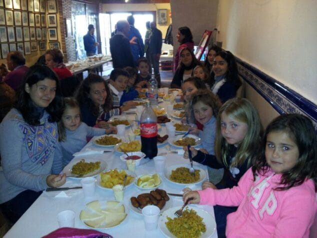 Comida en la Falla Baix la Mar