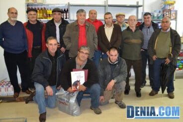 Donación alimentos Amics del Cavall Dénia a Caritas