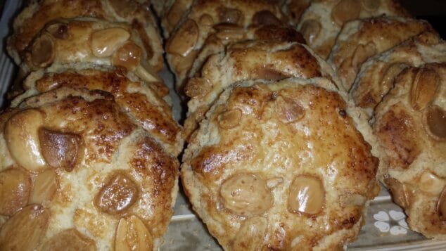 Dulces y galletas de almendras en Panadería Fersán Oeste