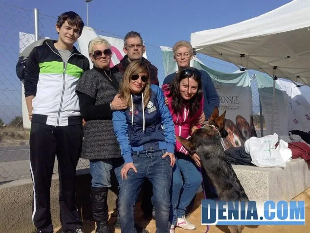 Dueños y mascotas se dan cita en la "Gran Fiesta" del parque canino 9 Equipo Mascotetes