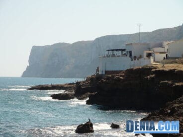 Les Rotes con el Restaurante Mena al fondo