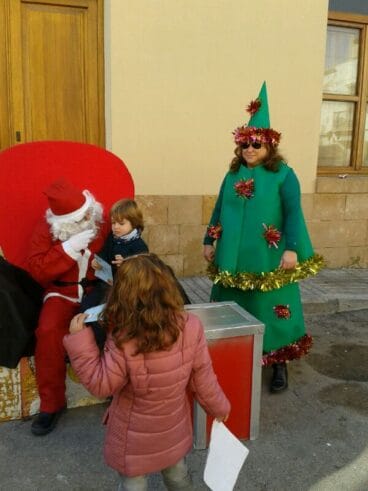 Papa Noel visitó a los niños de Baix la Mar