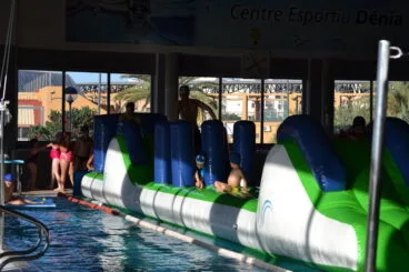 Piscina del Centro Deportivo Dénia y actividades infantiles