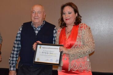 Fernando Pérez recogió el galardón de su padre