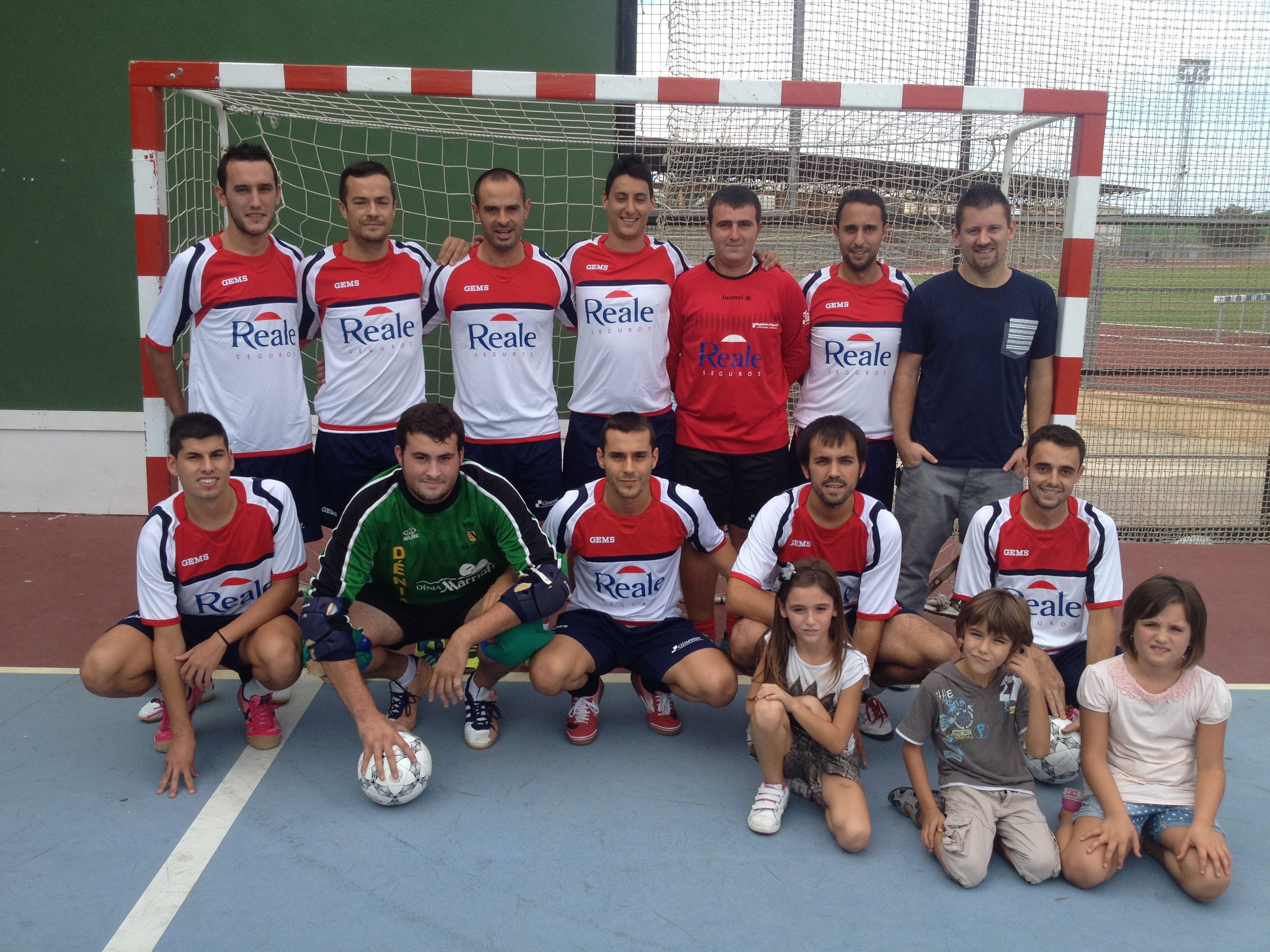 Seguros Reale sigue imbatido en la liga comarcal de fútbol sala