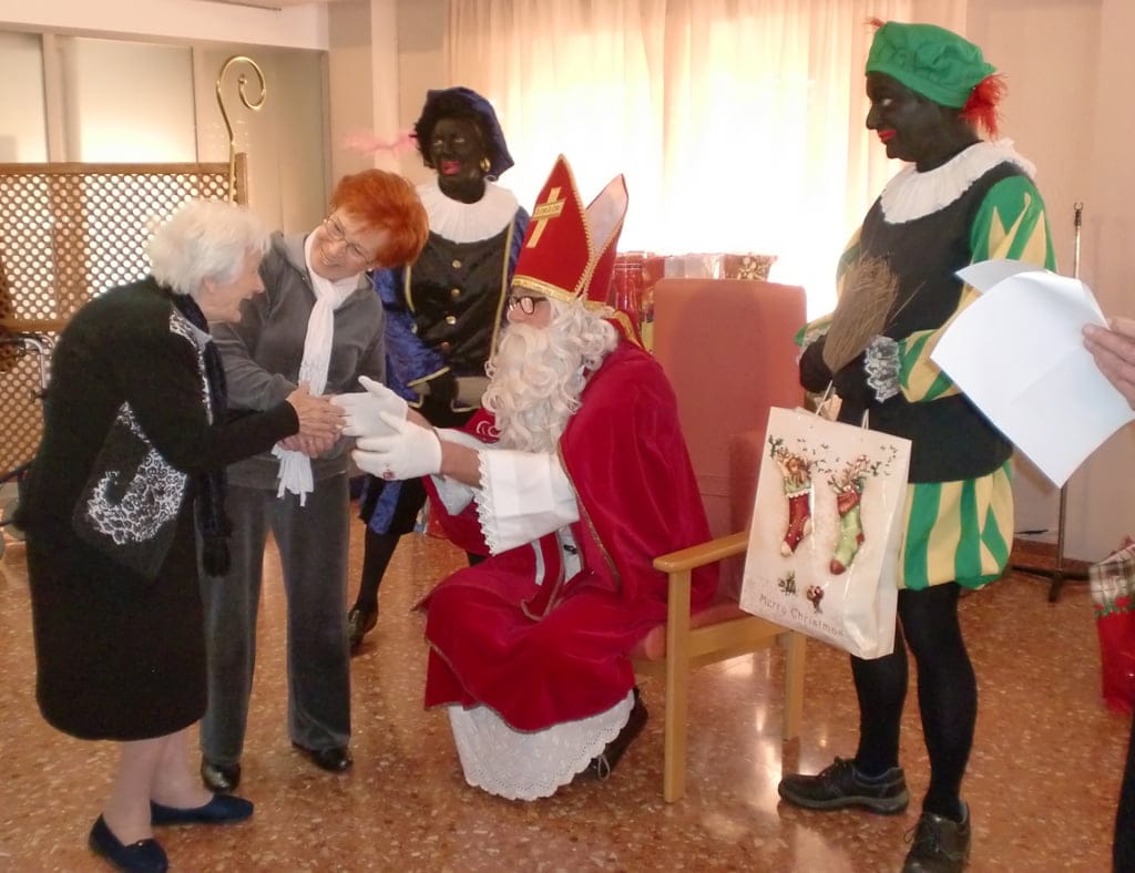 Visita de San Nicolás a los residentes de Santa Lucía