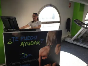 Entrada zona fitness Centro Deportivo Dénia