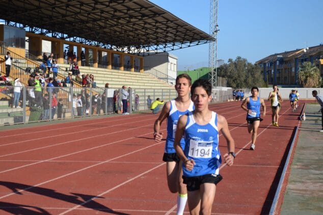 Óscar Fornés tirando de Vicent Arbona