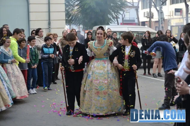 01 Llegada de la comisión infantil de la Falla Diana