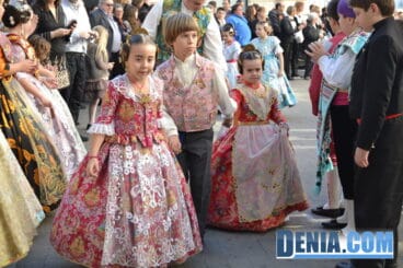Llegada de la comisión infantil de Les Roques