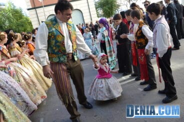 Llegada de la comisión infantil de Les Roques