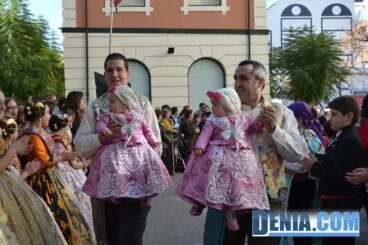 Llegada de la comisión infantil de Les Roques