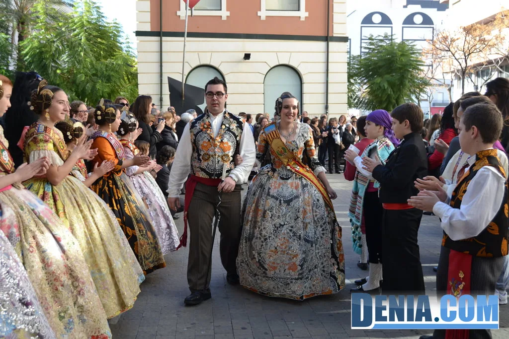 Llegada de la comisión infantil de Les Roques