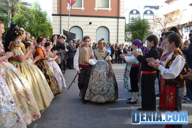 07 Llegada de la comisión infantil de Les Roques