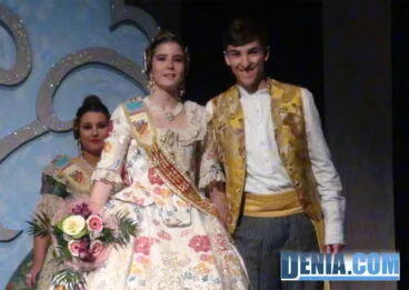 Corte de honor de la falla Darrere del Castell