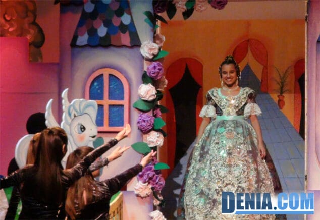 13 Belén Moya Fernández Fallera Mayor Infantil Les Roques 2013